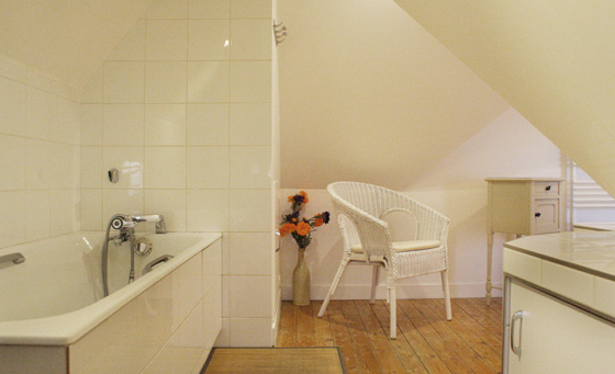 La salle de bain et WC séparés